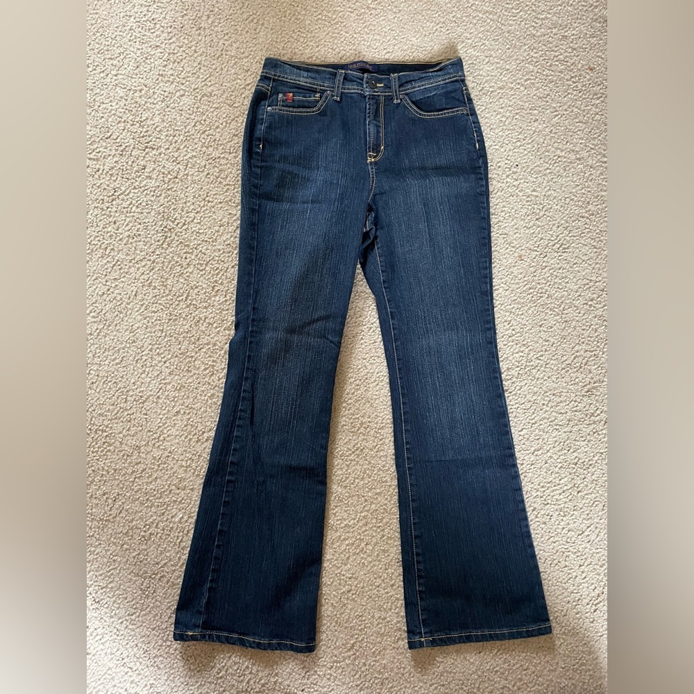 JeanStar Jeans 
Size: 6P
Back and front pockets
New, never worn